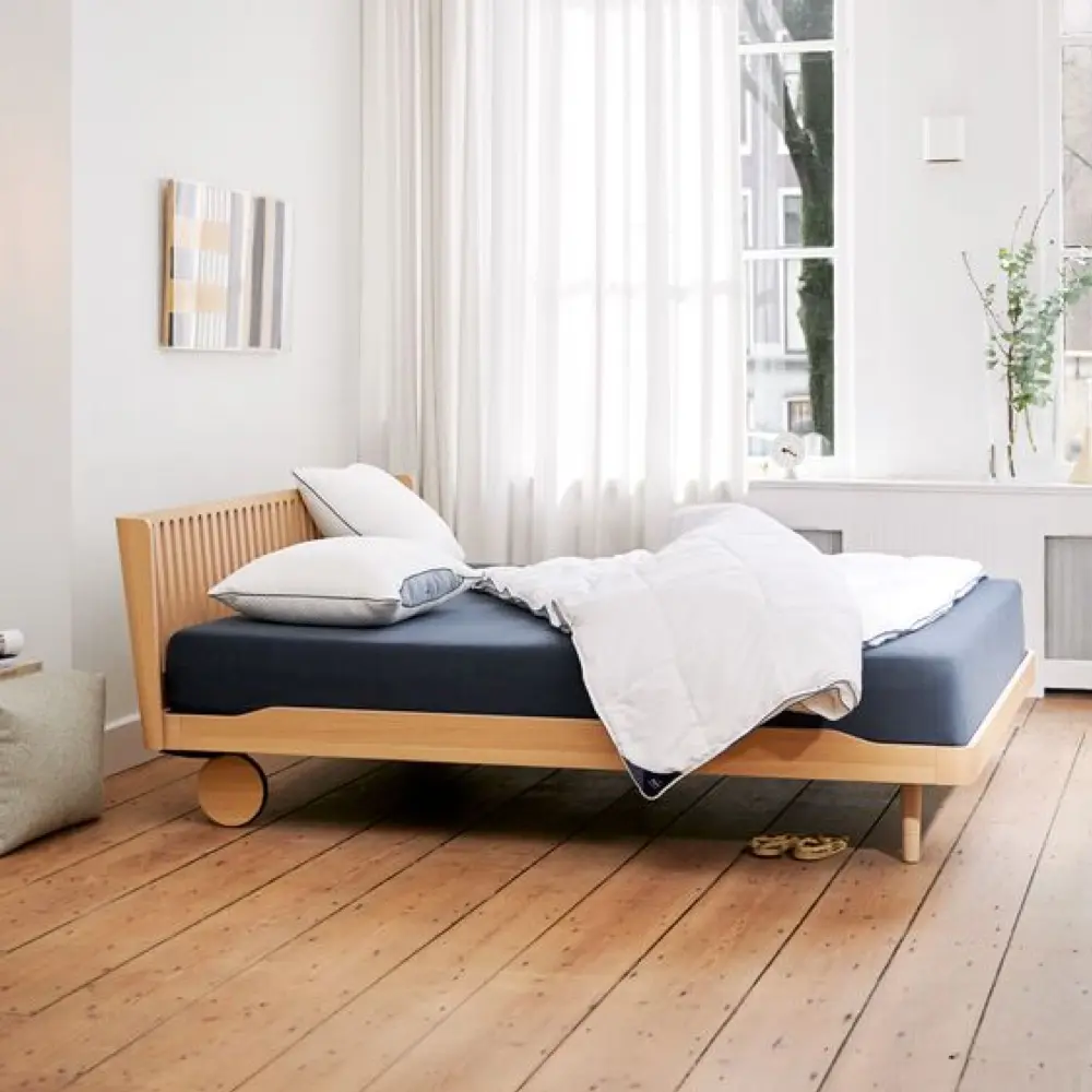 Auping-dekbed-dew-5-1.webp Auping dekbed dew op een bed